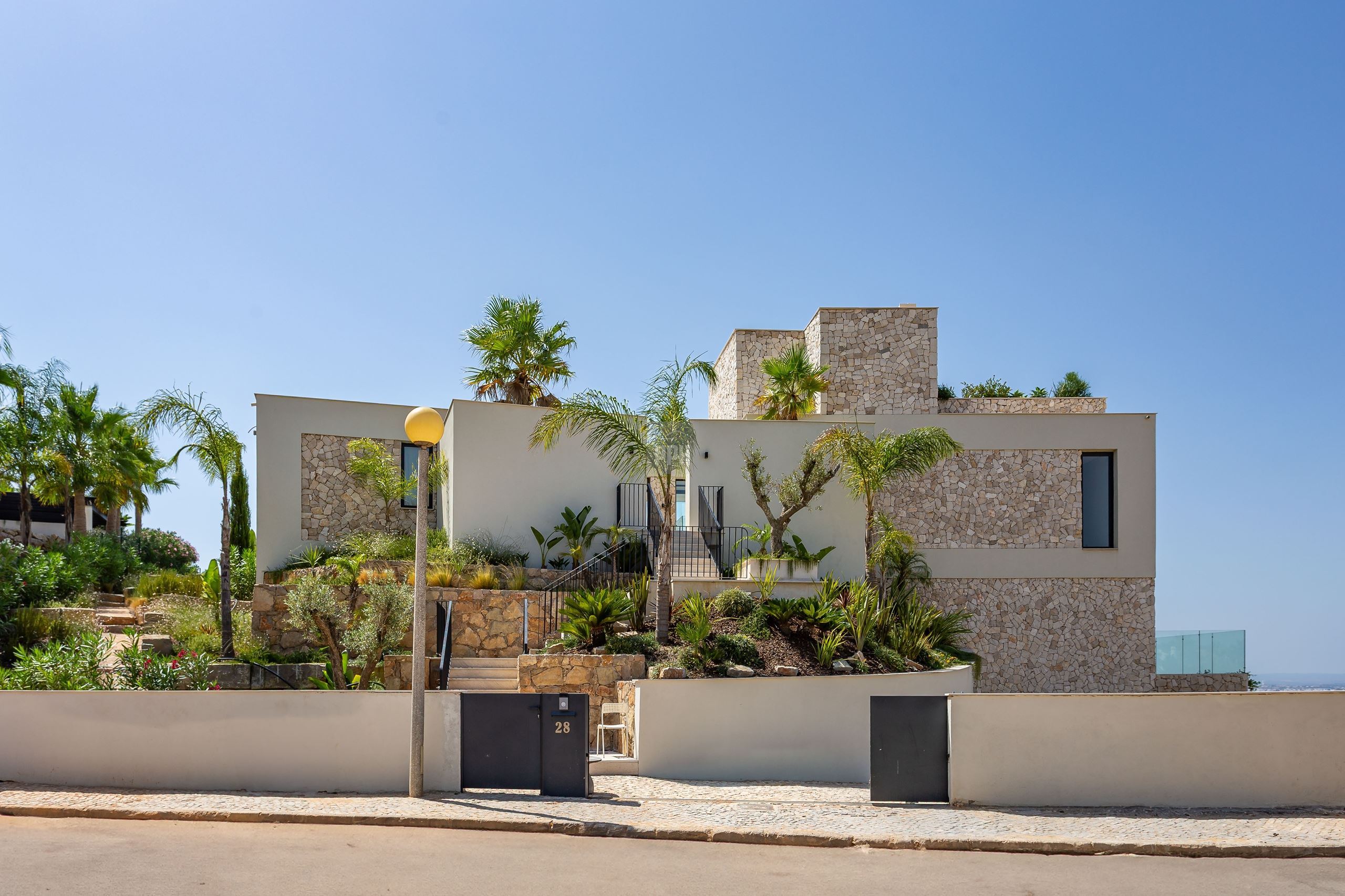 Can UK buyers still purchase property in the Algarve